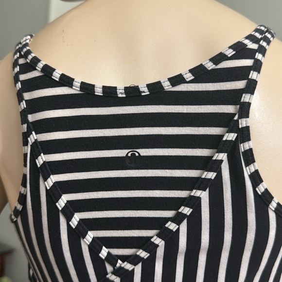 Lululemon - Picture 3 of 6